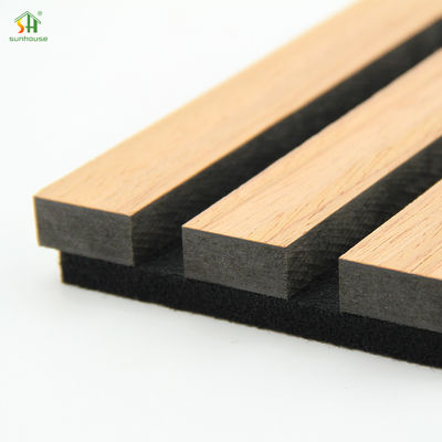 Giá tốt Customized Color Black MDF+Polyester Fiber Acoustic Slat Wall Panel with 550kg/m3 ~ 880kg/m3 Density trực tuyến