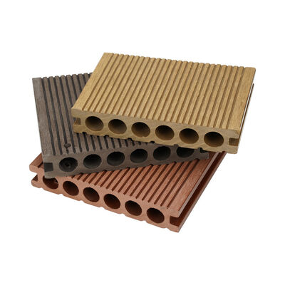 Giá tốt 3D Wood Grain Wpc Decking chống trượt và chống nước Composite Decking cho sân và sàn trực tuyến